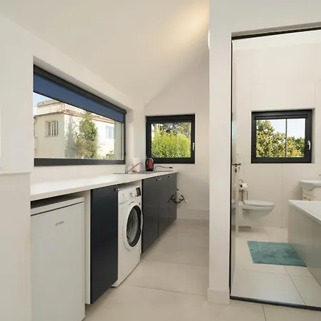 Comfort Korzeniowskiego 아파트 *