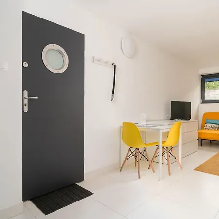 Comfort Korzeniowskiego 아파트 *